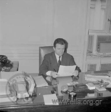 Στέλεχος του υπουργείου εξωτερικών.