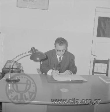 Υπάλληλος του υπουργείου Προεδρίας.
