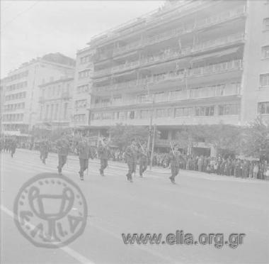 Στρατιωτική παρέλαση. Από την ορκωμοσία της κυβέρνησης Σπύρου Μαρκεζίνη.
