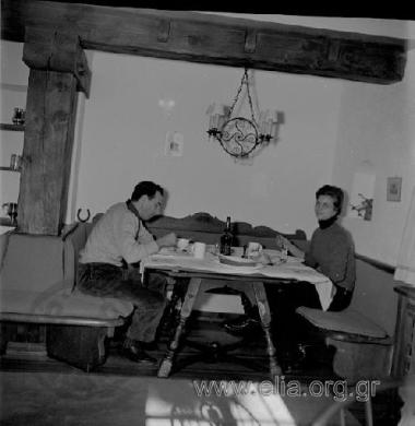 Members of the Stavros Niarchos family while dining.