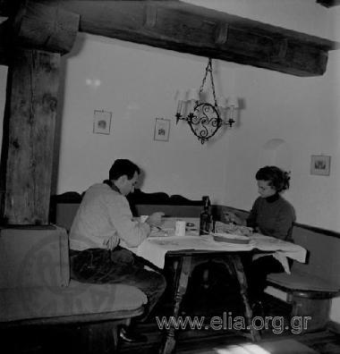 Members of the Stavros Niarchos family while dining.