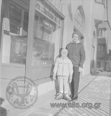 Filippos Niarchos as a small child with his mother Evgenia Livanou