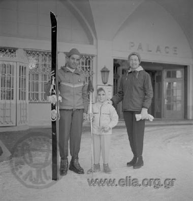 Filippos Niarchos as a small child with his mother Evgenia Livanou