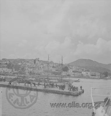 Hermione seen from the sea, the quay