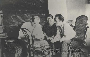 Ο Νίκος Καζαντζάκης με τη Γαλάτεια και τον Λευτέρη Αλεξίου.