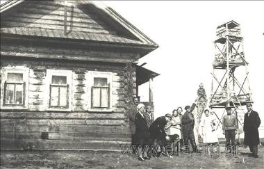 Ο Νίκος Καζαντζάκης, η σύζυγός του Ελένη, και η σύντροφος του Παναΐτ Ιστράτι, Bilili (Marie-Louise) Baud-Bovy, στο Μπακού.