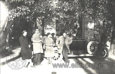 Από την περιοδεία του Νίκου Καζαντζάκη και του Παναΐτ Ιστράτι στην Ε.Σ.Σ.Δ.: η Ελένη Σαμίου, ο Καζαντζάκης, η Bilili Baud-Bovy.