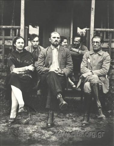 Από την περιοδεία του Νίκου Καζαντζάκη και του Παναΐτ Ιστράτι στην Ε.Σ.Σ.Δ.: η Bilili Baud-Bovy, ο ποιητής Machenko, ο Παναΐτ Ιστράτι και πίσω η Ελένη Σαμίου και ο Νίκος Καζαντζάκης.