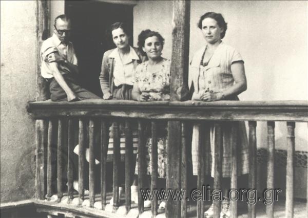Ο Νίκος και η Ελένη Καζαντζάκη με τις αδελφές Yvonne Metral και Lucienne Fleury στο σπίτι του El Greco.