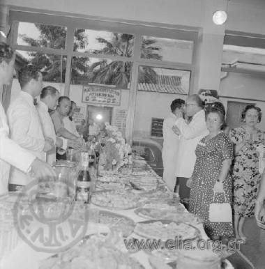 Εγκαίνια καταστήματος πώλησης οχημάτων.