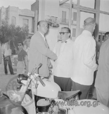 Εγκαίνια καταστήματος πώλησης οχημάτων.