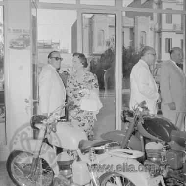 Εγκαίνια καταστήματος πώλησης οχημάτων.