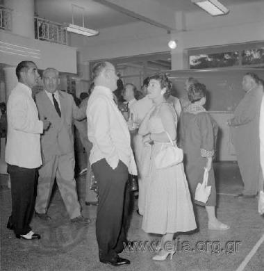 Εγκαίνια καταστήματος πώλησης οχημάτων.