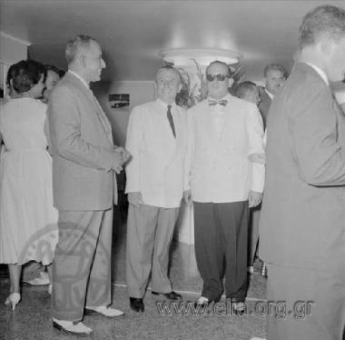 Εγκαίνια καταστήματος πώλησης οχημάτων.