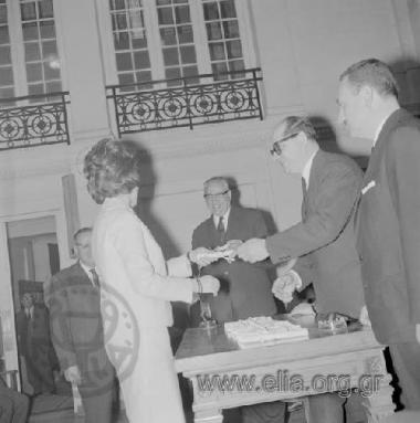 Conferment of certificates to employees of KATRANTZOS Stores