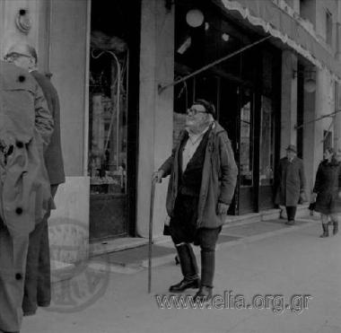 Γέροντας Κρητικός στην Πανεπιστημίου.