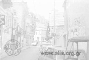 Η οδός Τριπόδων, Πλάκα.