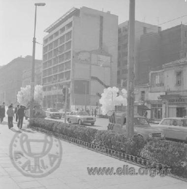 Στολισμένο όχημα της ΕΛΠΑ στην οδό Πανεπιστημίου, καρναβάλι.