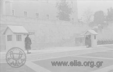 Σκηνές δρόμου, Αθήνα χιονισμένη, 9/3/1987.