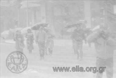 Σκηνές δρόμου, Αθήνα χιονισμένη, 9/3/1987.