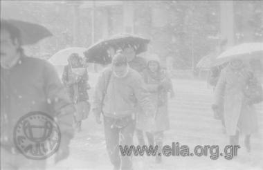 Σκηνές δρόμου, Αθήνα χιονισμένη, 9/3/1987.