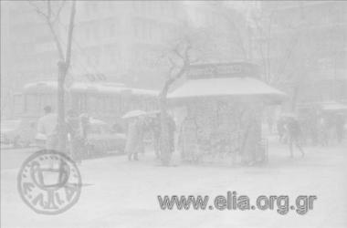 Σκηνές δρόμου, Αθήνα χιονισμένη, 9/3/1987.