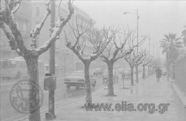 Σκηνές δρόμου, Αθήνα χιονισμένη, 9/3/1987.