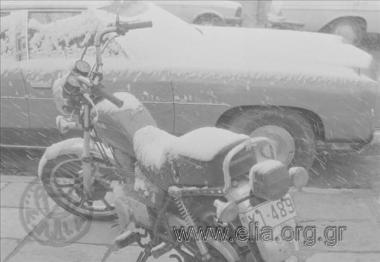 Σκηνές δρόμου, Αθήνα χιονισμένη, 9/3/1987.