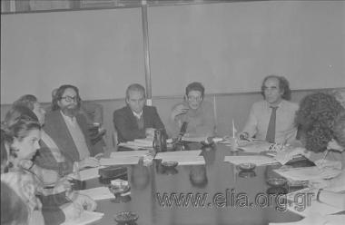 Συνέντευξη της υπουργού Πολιτισμού, Μελίνας Μερκούρη, σχετικά με το νεό νόμο για τον κινηματογράφο (13 Δεκεμβρίου). Αριστερά ο Παύλος Ζάννας, ιδρυτικό μέλος της Πανελλήνιας Ένωσης Κριτικών Κινηματογράφου. Δεξιά ο γ.γ. του υπουργείου, Κώστας Αλαβάνος.