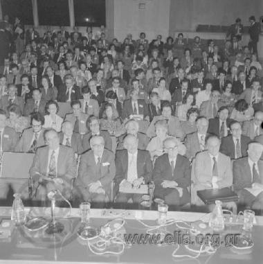 Σεμινάριο σχετικά με την ένταξη της Ελλάδας στην Ε.Ο.Κ., 25 Απριλίου. Στην πρώτη σειρά, αριστερά, ο Κωνσταντίνος Μητσοτάκης.