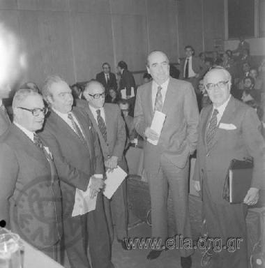 Σεμινάριο σχετικά με την ένταξη της Ελλάδας στην Ε.Ο.Κ., 25 Απριλίου. Δεύτερος από δεξιά ο Κωνσταντίνος Μητσοτάκης.