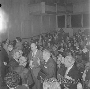 Σεμινάριο σχετικά με την ένταξη της Ελλάδας στην Ε.Ο.Κ., 25 Απριλίου. Στο κέντρο ο Κωνσταντίνος Μητσοτάκης.