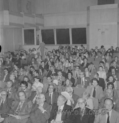 Σεμινάριο σχετικά με την ένταξη της Ελλάδας στην Ε.Ο.Κ., 25 Απριλίου. Αριστερά ο Κωνσταντίνος Μητσοτάκης.