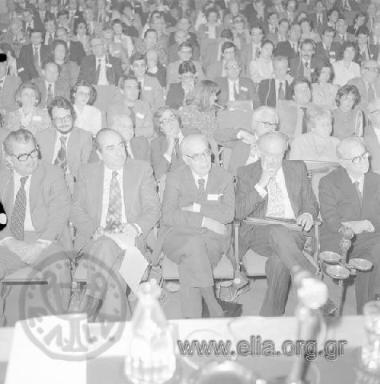 Σεμινάριο σχετικά με την ένταξη της Ελλάδας στην Ε.Ο.Κ., 25 Απριλίου. Αριστερά ο Κωνσταντίνος Μητσοτάκης.