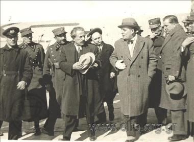 Georgios Kondylis  and servicemen