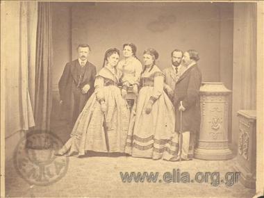 Ο Ιωάννης Π. Πύρλας και πέντε άγνωστοι.