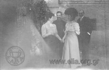 Η Αλεξάνδρα και ο Ιπποκράτης Παπαβασιλείου και ζευγάρι.