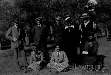 Ο Ιπποκράτης Παπαβασιλείου και παρέα στην εξοχή.