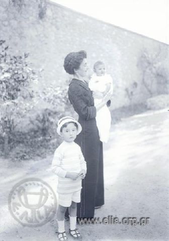 Η Αλεξάνδρα Παπαβασιλείου με τα παιδιά της Δημήτρη και Αργυρώ (Υρώ).