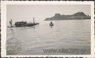 Αποβίβαση του Ιπποκράτη Παπαβασιλείου στην Κέρκυρα.