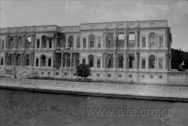 Building on the Bosphorus coast (?) after the fire.