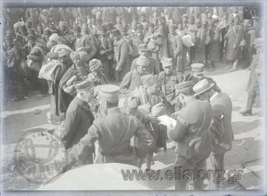 Prisoner exchange: Turkish prisoners boarding a ship going through identity control