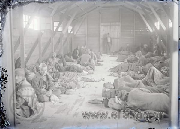Prisoner exchange: Turkish prisoners in a temporary wooden shelter
