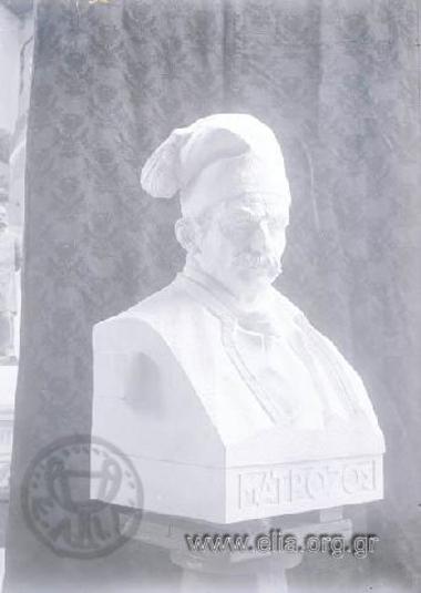 Προτομή του Ματρόζου.