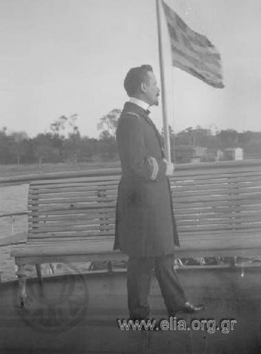 Ο Νικόλαος Μακκάς στο κατάστρωμα της 