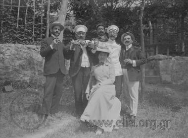 Οι Alexis Mlinarich, Monsieur Madame Schilling, Σ. Παπαρηγόπουλος, Ν. Σταυρίδης και Αναστ. Κυριακός σε εκδρομή.