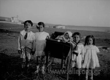 The children of Nikolaos Makkas and Nikolaos Emmanouil.