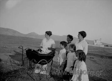 The children of Nikolaos Makkas and Nikolaos Emmanouil with Eleni and Maria Makka and Ioulia Emmanouil.