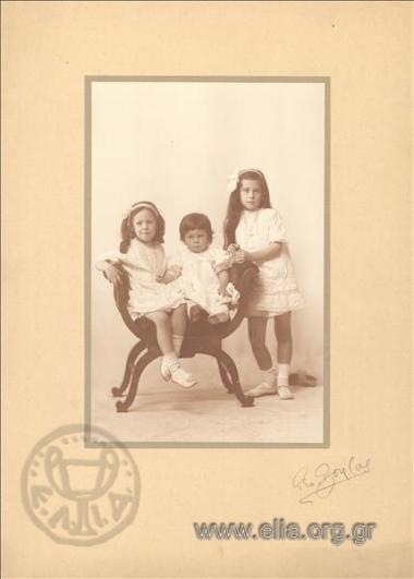 Eirini, Alexandra and Grigoris Makkas.