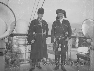 Πορτραίτο δύο Ρώσων στρατιωτικών στο κατάστρωμα της 